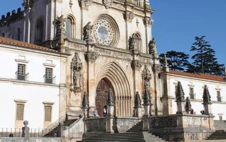 One Way Lisbon to Porto, through Obidos, Nazare, Alcobaca and Aveiro