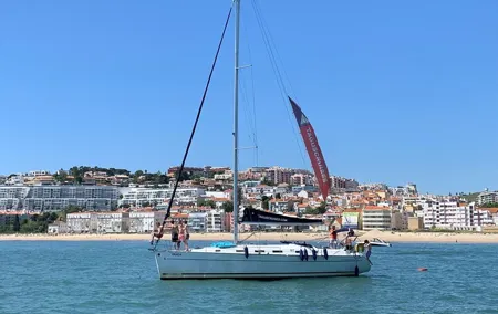 4 Hours Private Sailing Trip to Oeiras Beach