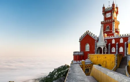 Lisbon: Tour to Sintra (with Palácio da Pena), Cascais and Cabo Roca!