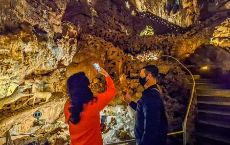 Biggest caves in Portugal and Fatima Full-day private tour from Lisbon