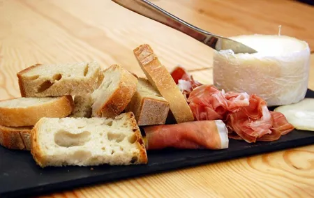 History and Flavors Experience Tour in Lisbon