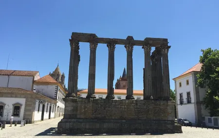 Full Day Private Tour in Évora and Arraiolos
