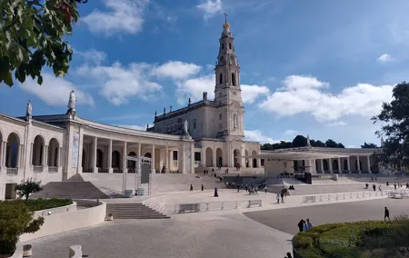 Full Day Tour in Fatima Nazaré and Obidos