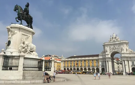 Private 2-Hour Sightseeing Tour in Lisbon