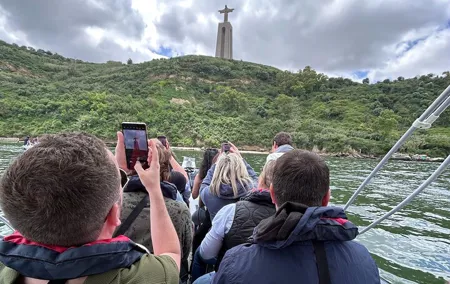 Lisbon Landmarks by Speedboat: Private 1-Hour Tour on the Tagus