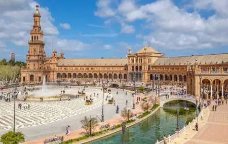 Private 1-Day Tour of Seville from Lisbon