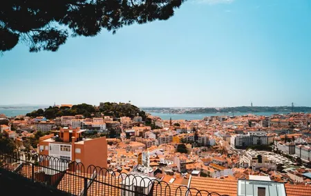 Halfday Sightseeing Lisbon - Must-Sees in 4 Hours by car
