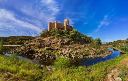 Private Knights Templar Full-Day Tour to Tomar, Almourol Castle and Constância