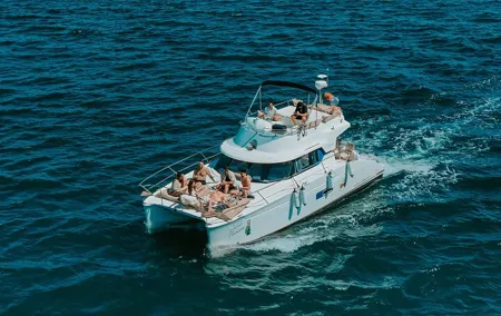 3 Hours Private Tour with Dives in Catamaran in Lisbon