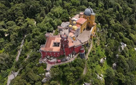 Sintra to Seaside Splendor | Premium Private Day Tour