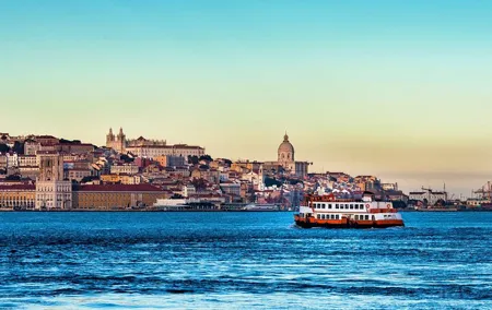 Lisbon Old Town Walking Tour with River Cruise Tickets