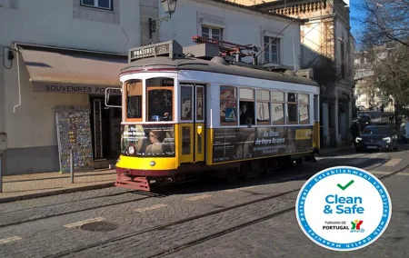 Private Transfer: Lisbon Airport to or from Lisbon Center
