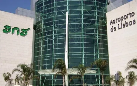 Lisbon Airport Transfer to Caparica or Almada