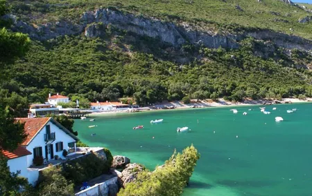 Lisbon Shore Excursion: Private Lisbon, Sesimbra and Arrábida with Wine Tasting