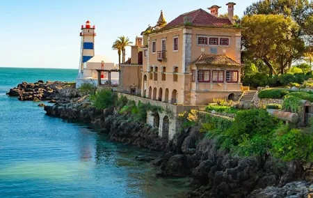 Sintra, Pena Palace & Coastal Towns: Private Day Trip from Lisbon