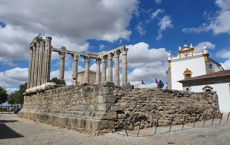 From Lisboa: Évora & Monsaraz Small-Group Full Day Tour