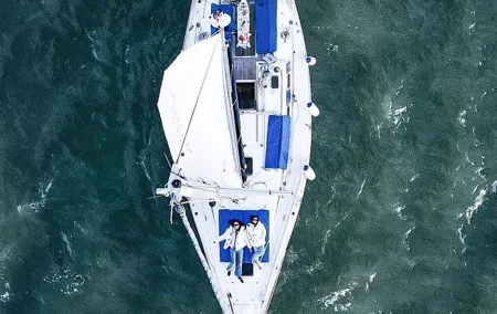 Sailing Yacht Lisbon's historic district Sightseeing Tour(2:30 H)