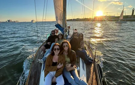 2-Hour Sailboat Private Tour in Lisbon
