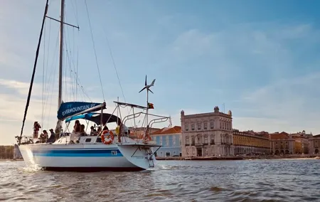 Guided day Sailboat Tejo River 2h Tour