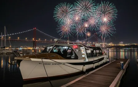 New Year’s Eve Luxury Boat – DJ, Buffet & Open Bar