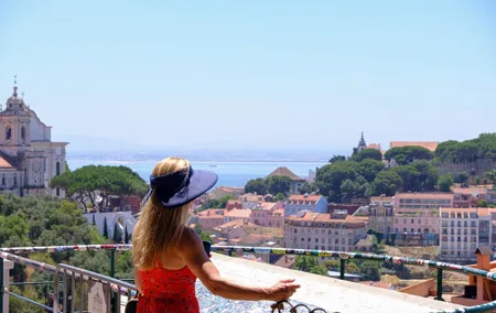 Lisbon Full Day Experience on сomfortable minivan