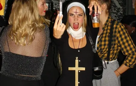 Halloween Haunts: Lisbon Pub Crawl Experience