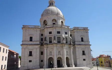 Lisbon self-guided walking tour & scavenger hunt