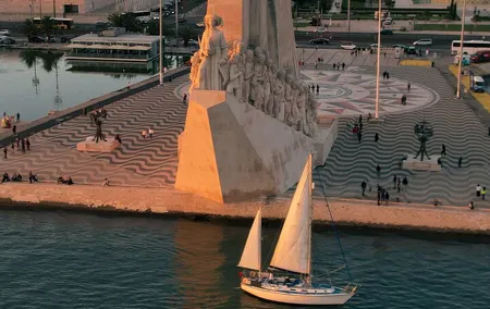 2 Hours Private Sailing in Lisbon