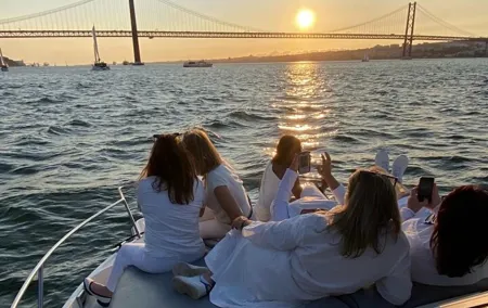 Lisbon: Sunset Tour, Cozy Boat with Few People