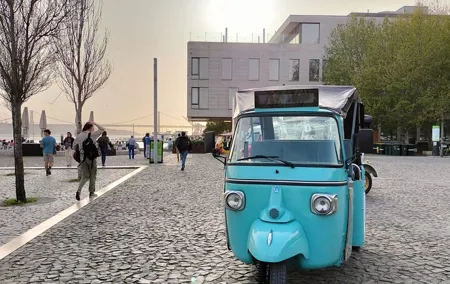 Private Tuk Tuk Tour 1h30 to Lisbon