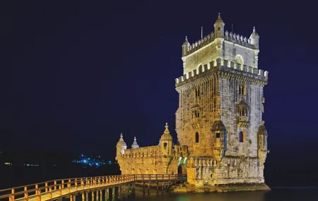 Private Bike Tour in Lisbon with Friendly Local Guide and Iconic Photo Ops