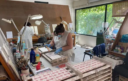 Tile painting experience and visit Azeitão wine cellar