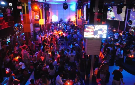 Pub Crawl Lisbon
