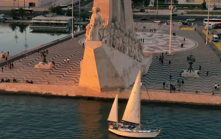 4h Exclusive Sail in Lisbon: Your Private Escape