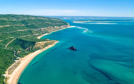 Vineyards & Sea of Arrábida – Experience in Sesimbra & Azeitão