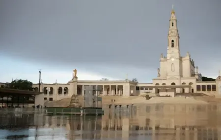 Santuario De Fatima, Obidos Medieval and Costa Da Nazare Tour