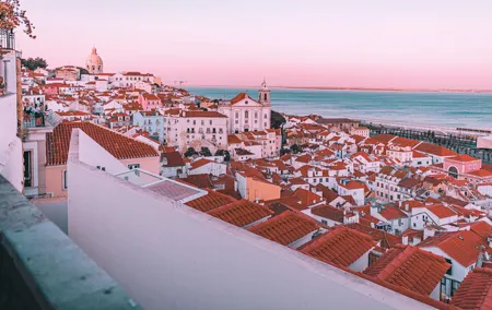 Private Walking Tour to Discover the Secrets of Alfama in Lisbon