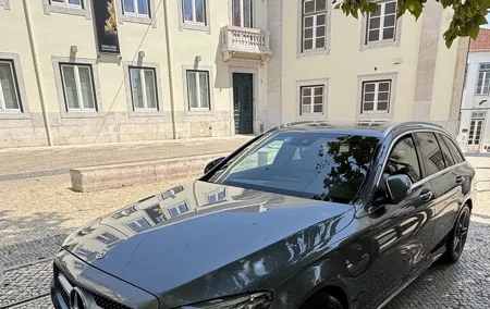 Private Transfer DE Lisbon to Porto with 3 Parages