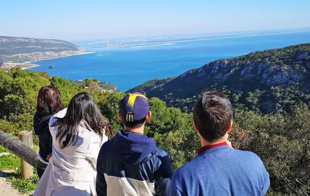Private Trip to Arrábida Natural Park, Palmela Castle and Setúbal