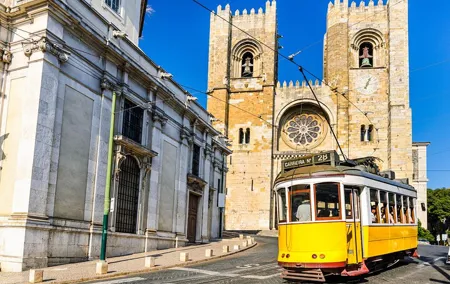 3 Day Private Tour - Lisbon, Sintra, Fátima, Nazaré & Óbidos from Lisbon