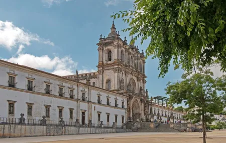 Óbidos, Fátima, Alcobaça, Batalha Private Tour from Lisbon