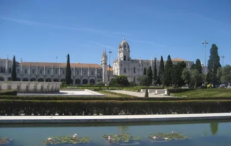 Lisbon experience tailored private tour (full day)