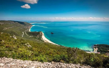 Private tour for 1 to 4 people of Arrábida and its landscapes