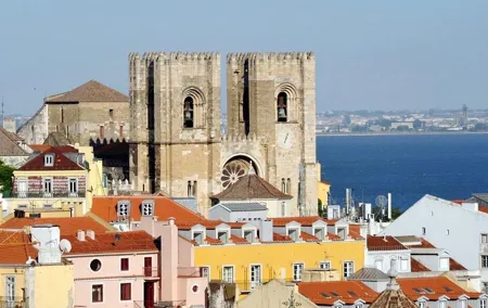 Private Tour to Lisbon with Executive Car and Guide