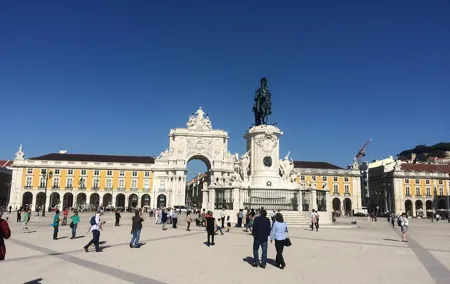 Lisbon compact- the highlights of the old quarters