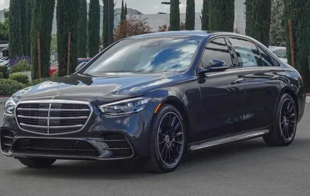Round Trip from Lisbon Airport LIS to Lisbon by Luxury Sedan