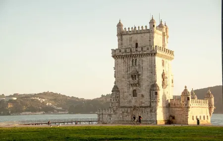 Half-Day Private History and Fun Guided Tour in Lisbon with Pick Up