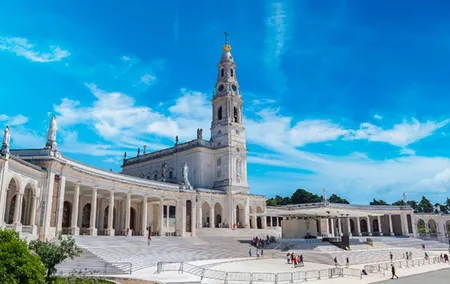 Private Tour of Fátima-Nazaré-Óbidos with Local Guide