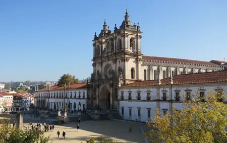 Private Tour to Batalha and Alcobaça Monastery and Natural Caves.