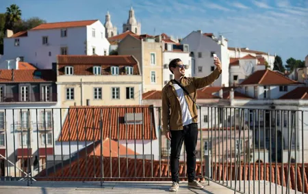 Captivating Memories Professional Photoshoot in Alfama